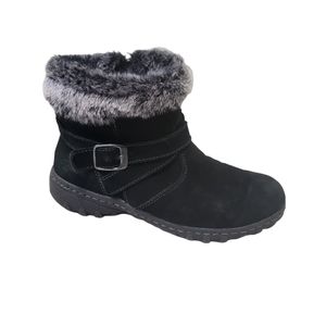 KHOMBU Suede Black lined Winter Boots size 8